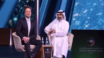 روبوتات إيلون ماسك تقلد رقصة ترامب الشهيرة أمام ولي العهد .. فيديو