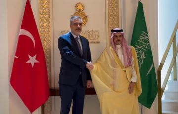 وزير الخارجية السعودي يبحث مع نظيره التركي تطورات المنطقة وتعزيز العلاقة بين البلدين وزير الخارجية السعودي يبحث مع نظيره التركي تطورات المنطقة وتعزيز العلاقة بين البلدين