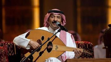 عبادي الجوهر يحتفي بتتويج الأهلي بأغنية يالملعب الأخضر.. فيديو عبادي الجوهر يحتفي بتتويج الأهلي بأغنية يالملعب الأخضر.. فيديو