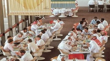 صورة نادرة لمطعم جامعة الملك فهد للبترول والمعادن في الظهران قبل 35 عاما