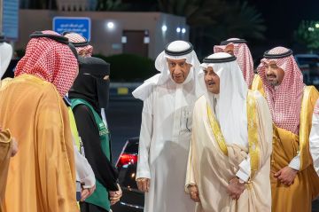 أمير تبوك يقف ميدانيا على الخدمات المقدمة لضيوف الرحمن في مدينة الحجاج بمنفذ حالة عمار