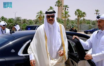 أمير قطر يغادر الرياض بعد مشاركته في القمة الخليجية الأمريكية