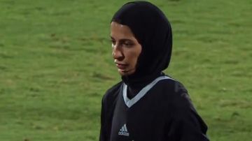 حكمة تثير الجدل بقرار ركلة جزاء في الدوري الإماراتي .. فيديو حكمة تثير الجدل بقرار ركلة جزاء في الدوري الإماراتي .. فيديو