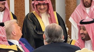 أحاديث ودية تجمع ولي العهد وترامب والوليد بن طلال خلال مأدبة الغداء