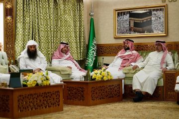 السديس يعتمد خطة خطب عرفة وعيد الأضحى والجمعة ويؤكد حرص الرئاسة على إيصال رسالة الحرمين للعالم