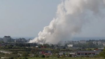 سحابة كلور سامة تحبس 160 ألف شخص في منازلهم بعد حريق مستودع كيميائي بإسبانيا سحابة كلور سامة تحبس 160 ألف شخص في منازلهم بعد حريق مستودع كيميائي بإسبانيا