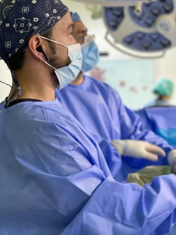 عفيف .. تدخل جراحي دقيق ينهي معاناة ستيني من أوجاع فتق واختناق الأمعاء