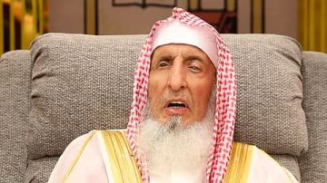 المفتي وأعضاء اللجنة الدائمة يباشرون أعمالهم في مكة ويستقبلون المستفتين