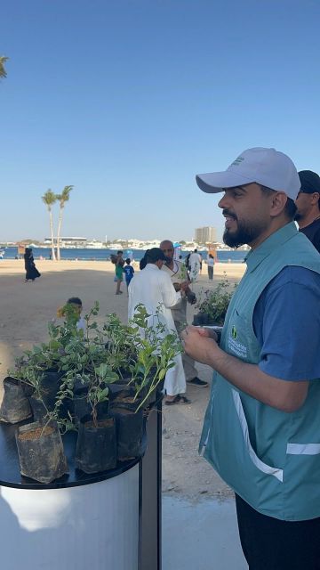 بيئة جدة توزع أكثر من 300 شتلة في شاطئ المحازم دعما لـالسعودية الخضراء بيئة جدة توزع أكثر من 300 شتلة في شاطئ المحازم دعما لـالسعودية الخضراء
