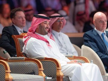رد فعل الأمير محمد بن سلمان لحظة رفع ترامب العقوبات عن سوريا تشعل مواقع التواصل (فيديو صور) رد فعل الأمير محمد بن سلمان لحظة رفع ترامب العقوبات عن سوريا تشعل مواقع التواصل (فيديو صور)