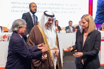 نظير إسهاماته في تنمية الحركة الأولمبية.. المجلس الأولمبي الآسيوي يمنح ابن جلوي وسام الاستحقاق نظير إسهاماته في تنمية الحركة الأولمبية.. المجلس الأولمبي الآسيوي يمنح ابن جلوي وسام الاستحقاق