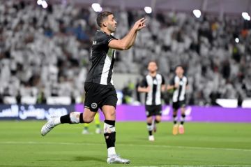 إصابة قوية لـ عبدالرزاق حمدالله في مباراة الاتحاد والشباب