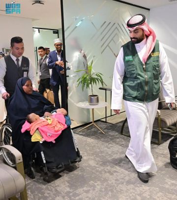 إنفاذا لتوجيهات خادم الحرمين وولي العهد.. وصول التوأم الملتصق الصومالي رحمة ورملا إلى الرياض إنفاذا لتوجيهات خادم الحرمين وولي العهد.. وصول التوأم الملتصق الصومالي رحمة ورملا إلى الرياض