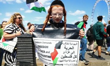 حول العالم في صورة: في ذكرى النكبة.. لافتة شاب يهودي تهز شوارع لندن