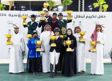 بحضور عبدالله بن فهد.. الاتحاد السعودي للفروسية يختتم موسمه بتتويج الأبطال بحضور عبدالله بن فهد.. الاتحاد السعودي للفروسية يختتم موسمه بتتويج الأبطال