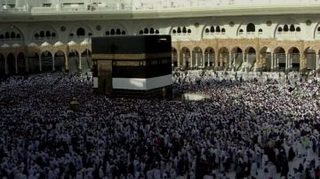 توافد كثيف إلى المسجد الحرام في أول أيام ذي الحجة.. فيديو