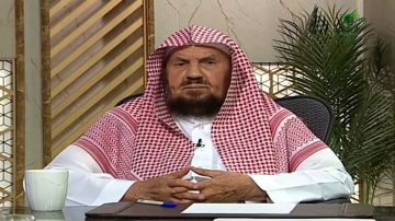 الشيخ عبدالله المنيع يوضح حكم الصلاة مع استمرار نزول الدم.. فيديو