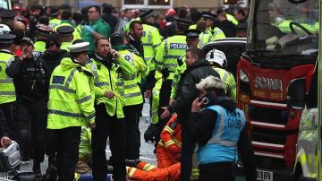 سيارة تدهس محتفلين بتتويج ليفربول بلقب الدوري الإنجليزي.. والشرطة تكشف هوية السائق سيارة تدهس محتفلين بتتويج ليفربول بلقب الدوري الإنجليزي.. والشرطة تكشف هوية السائق