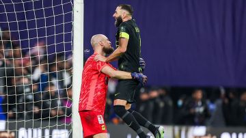 بنزيما ورايكوفيتش يشاركان في تدريبات الاتحاد قبل مواجهة الرائد