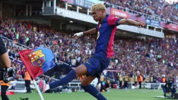 برشلونة يتحرك لتأمين جوهرته الشابة ويامال يطالب بمكانة الكبار برشلونة يتحرك لتأمين جوهرته الشابة ويامال يطالب بمكانة الكبار