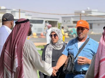 مركز استقبال الحجاج بتيماء.. بيئة ترحيبية برذاذ الماء والمسطحات الخضراء وضيافة سعودية أصيلة مركز استقبال الحجاج بتيماء.. بيئة ترحيبية برذاذ الماء والمسطحات الخضراء وضيافة سعودية أصيلة