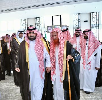 أمير جازان يبدأ جولاته التفقدية بزيارة محافظة بيش ويلتقي الأهالي والمشايخ