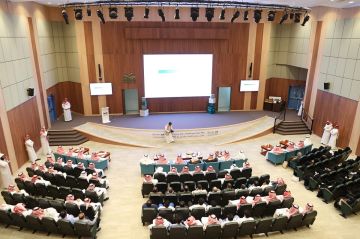 رئيس جامعة شقراء يرعى حفل ختام الأنشطة الطلابية.. ويفتتح معرض الملصقات العلمية والبحثية رئيس جامعة شقراء يرعى حفل ختام الأنشطة الطلابية.. ويفتتح معرض الملصقات العلمية والبحثية