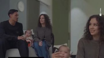 نجل نجم السيتي القادم رايندرز يحمل اسما عربيا وزوجته عراقية.. فيديو نجل نجم السيتي القادم رايندرز يحمل اسما عربيا وزوجته عراقية.. فيديو