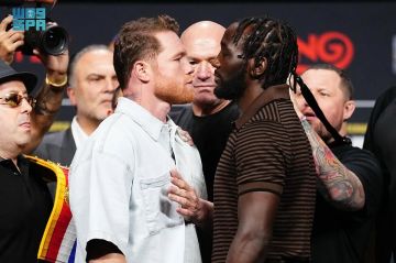 اختتام الجولة الترويجية لنزال القرن بين كانيلو وكروفورد في لاس فيغاس