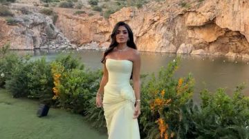 أسماء جلال تلفت الانتباه في حفل زفاف أمينة خليل باليونان.. صور