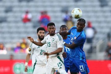 المنتخب السعودي يوضح حقيقة الكرة التي تحمل لفظ الجلالة في كأس الكونكاكاف المنتخب السعودي يوضح حقيقة الكرة التي تحمل لفظ الجلالة في كأس الكونكاكاف