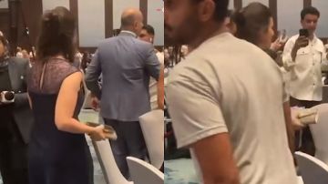 يسرا اللوزي تتعرض لموقف محرج في حفل جوائز الإنتاج الدرامي .. فيديو