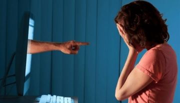 تعليق على إنستغرام يدفع زوجة مصرية لطلب الخلع: شبهني بعود فحم وقطعة عجوة