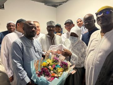 احتفاء مكي بالمولود عرفات في مشعر منى.. تقاليد إنسانية تجمع الحجيج ودبلوماسيين احتفاء مكي بالمولود عرفات في مشعر منى.. تقاليد إنسانية تجمع الحجيج ودبلوماسيين