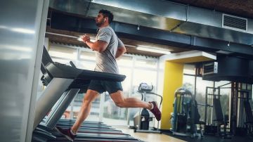 التمارين الرياضية تقلل خطر عودة السرطان وتحسن فرص البقاء على قيد الحياة التمارين الرياضية تقلل خطر عودة السرطان وتحسن فرص البقاء على قيد الحياة