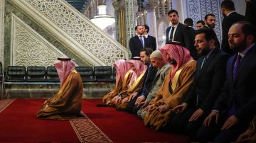 سوريا.. حكم إمامة الضيف بعد صلاة وزير خارجية السعودية بالمسجد الأموي ودلالاته يثير تفاعلا