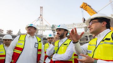 وزير الرياضة يطلع على آخر مستجدات الأعمال الإنشائية بملعب أرامكو استعدادا للمونديال.. صور
