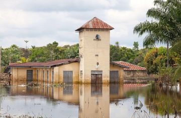 بالفيديو: ارتفاع عدد ضحايا فيضانات نيجيريا إلى 200 قتيل.. والسلطات توقف عمليات الإنقاذ