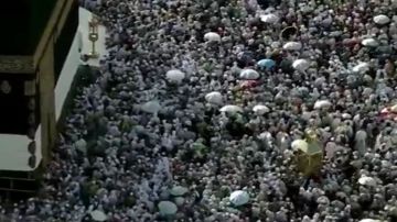 حجاج بيت الله يؤدون طواف الإفاضة في أجواء روحانية مفعمة بالخشوع .. فيديو