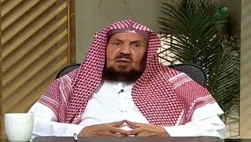 المنيع: البنطال الضيق لا يستر العورة ويعكس سوء بصيرة.. والصلاة به جائزة بشرط