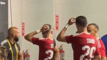 حارس ميسي يمنع طاهر وأفشة من الوصول إليه ..فيديو حارس ميسي يمنع طاهر وأفشة من الوصول إليه ..فيديو