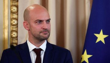 وزير الخارجية الفرنسي: نتمسك بالحل السياسي للنزاع الإسرائيلي الفلسطيني وزير الخارجية الفرنسي: نتمسك بالحل السياسي للنزاع الإسرائيلي الفلسطيني