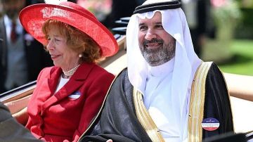 بالزي السعودي.. الأمير فيصل بن سلمان يشارك في افتتاح رويال أسكوت إلى جانب الملك تشارلز بالزي السعودي.. الأمير فيصل بن سلمان يشارك في افتتاح رويال أسكوت إلى جانب الملك تشارلز