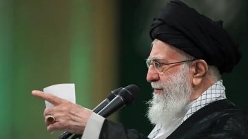 خامنئي يتوعد إسرائيل بعقاب قاس: لن تبقى سالمة.. ولا مكان لأنصاف الحلول في الرد خامنئي يتوعد إسرائيل بعقاب قاس: لن تبقى سالمة.. ولا مكان لأنصاف الحلول في الرد