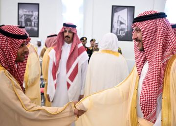 الأمير سعود بن نهار يستقبل المهنئين بعيد الأضحى من أهالي الطائف الأمير سعود بن نهار يستقبل المهنئين بعيد الأضحى من أهالي الطائف