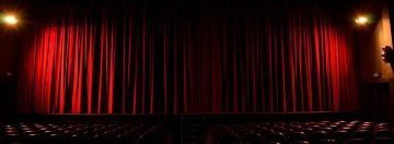 من خشبة المسرح إلى بناء الذات: كيف يشكل المسرح شخصية الشاب؟