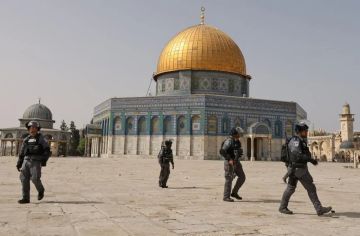الاحتلال الإسرائيلي يغلق المسجد الأقصى والحرم الإبراهيمي.. ويمنع المصلين من الدخول