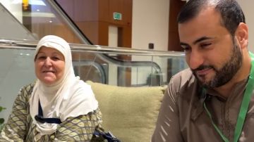 حاج تونسي يلتقي عمته في مكة أثناء رحلة الحج بعد غياب دام 10 سنوات .. فيديو حاج تونسي يلتقي عمته في مكة أثناء رحلة الحج بعد غياب دام 10 سنوات .. فيديو