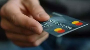 أبرز رسوم البطاقات الائتمانية التي تغيرت بعد تحديثات البنك المركزي.. فيديو