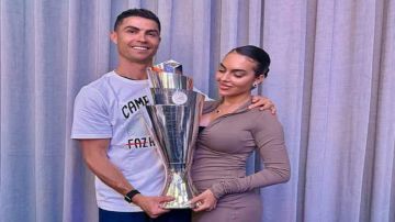  رونالدو يحتفل مع جورجينا بلقب دوري الأمم الأوروبية